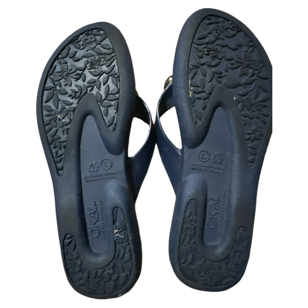 OkaB size large flip flops, navy with gold sand dollar, plastic beach ready - Picture 3 of 5